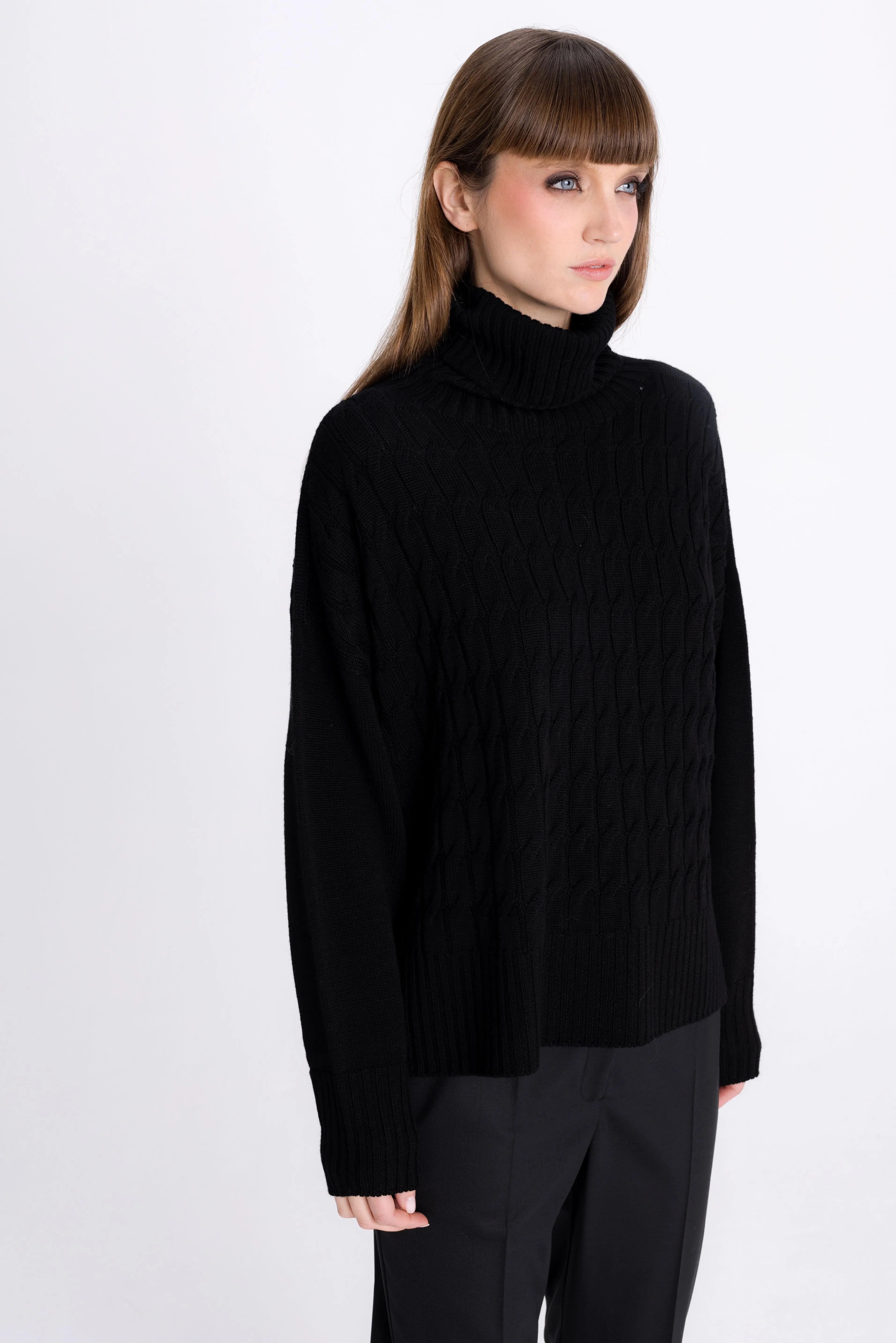 BLACK HIGH-NECK SWEATER