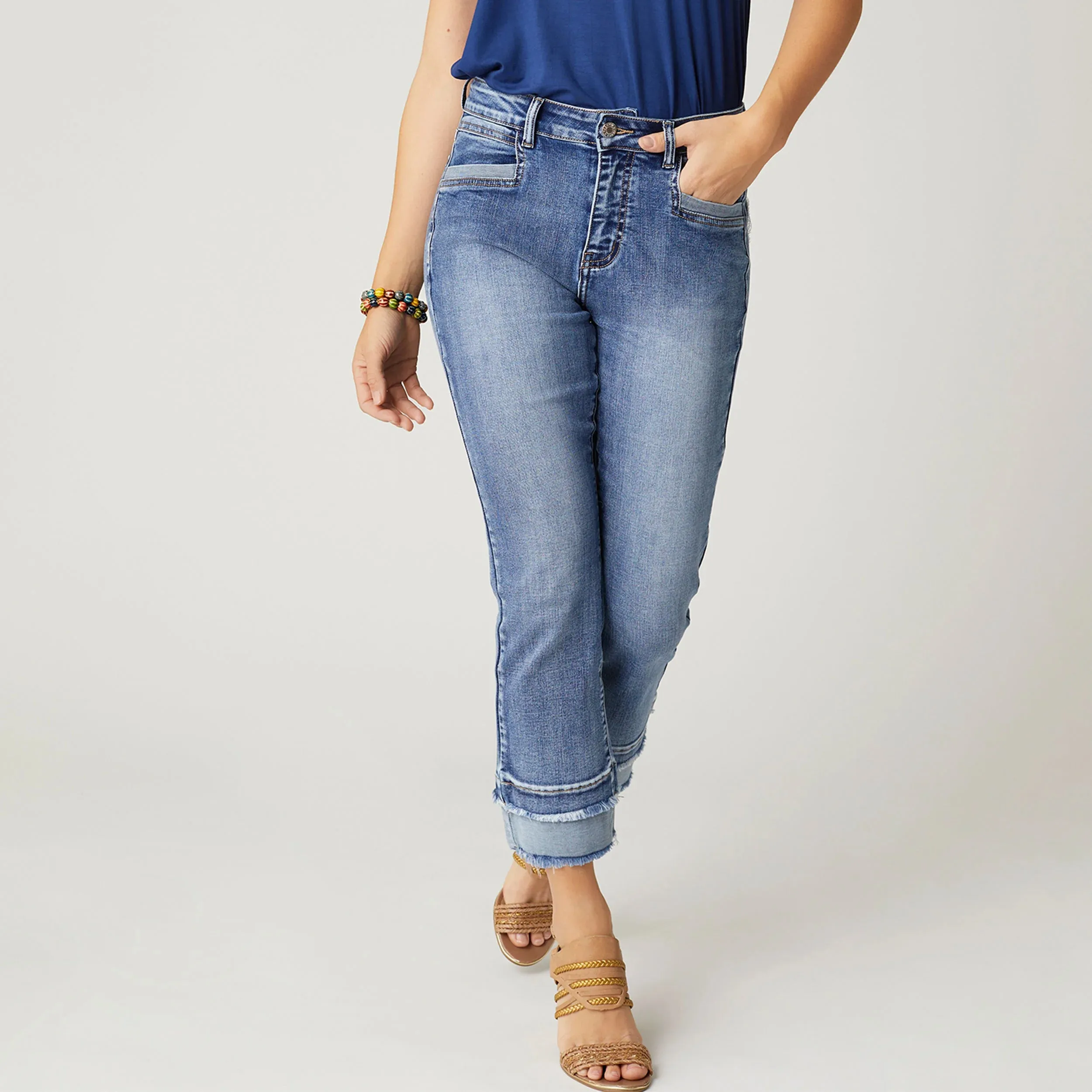 EVERSTRETCH BOYFRIEND CAPRI JEANS WITH CONTRAST BOTTOM