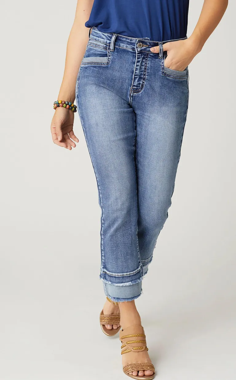 EVERSTRETCH BOYFRIEND CAPRI JEANS WITH CONTRAST BOTTOM