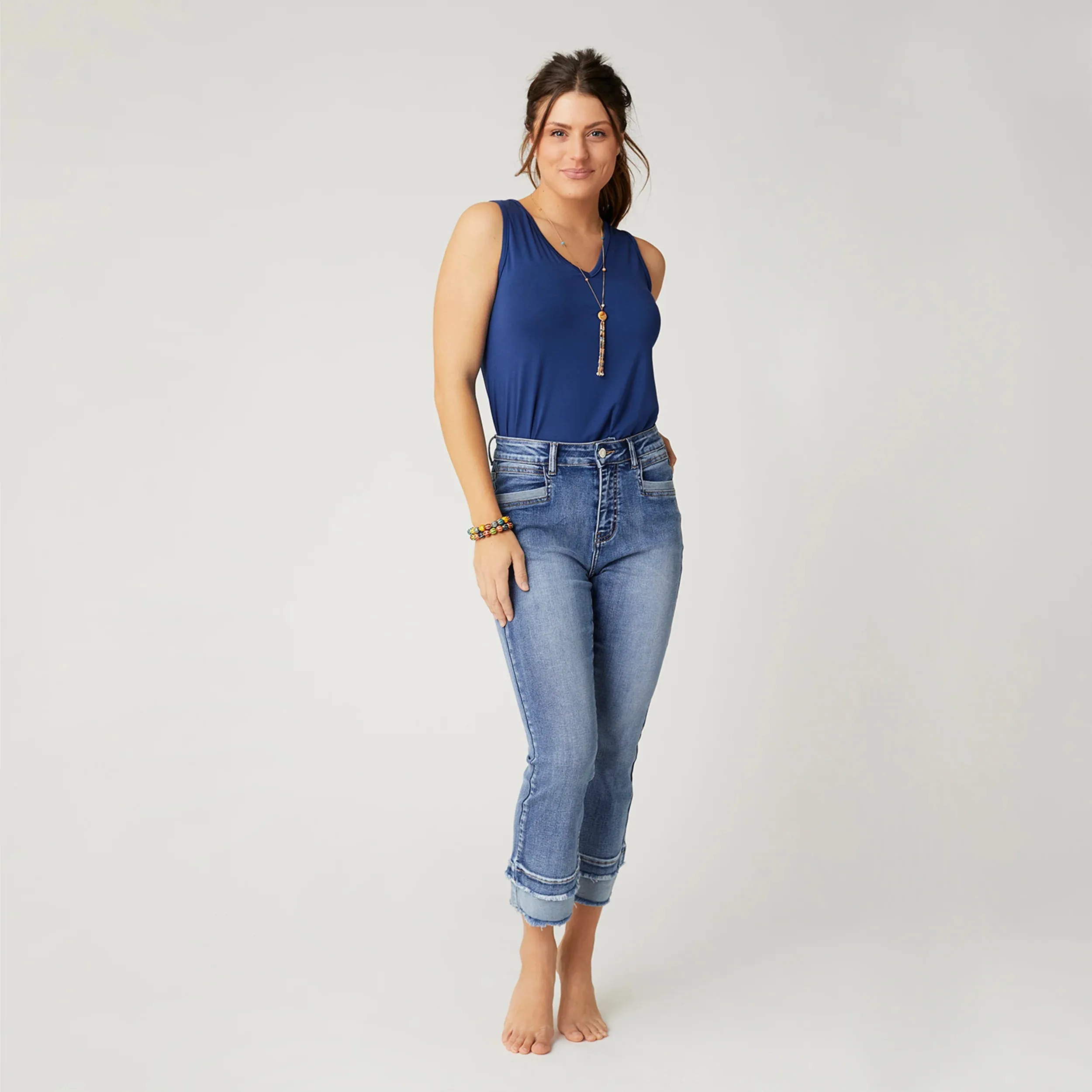 EVERSTRETCH BOYFRIEND CAPRI JEANS WITH CONTRAST BOTTOM